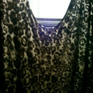 Very sh9rt sleeve sheer backed top.Tiger print on